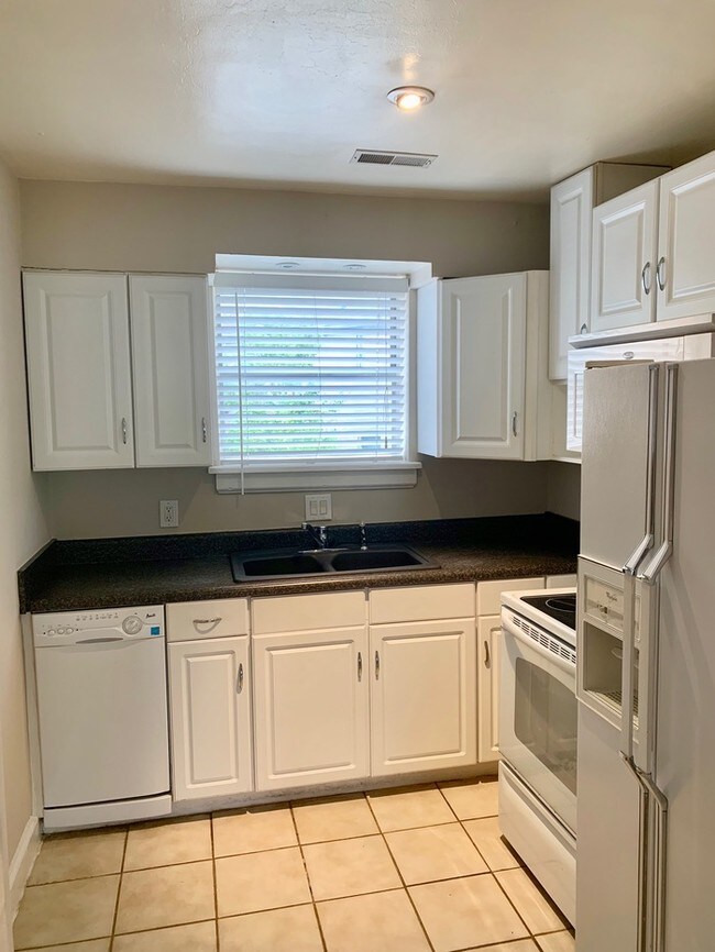 Building Photo - 512 Chesterfield Ave