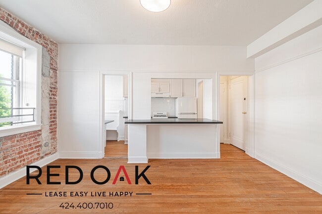 Building Photo - 102 N Glendale Ave