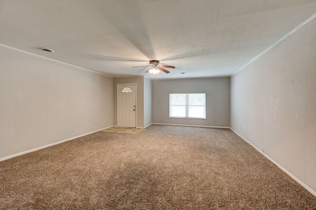 Building Photo - 5BD/3BTH Home Minutes From Broadway Extension