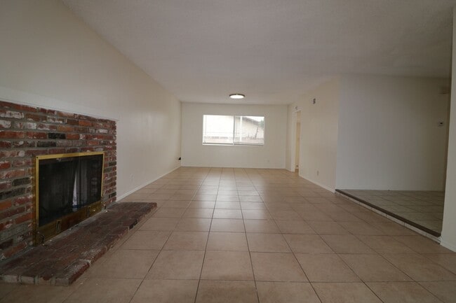Building Photo - Two story 4/Bed, 2.5/bath  Home for Lease ...