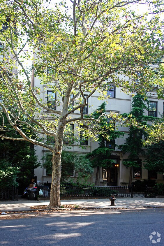 Building Photo - 437 A 3rd St