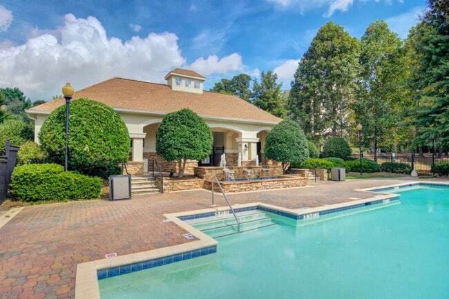 Building Photo - Grande Club