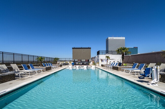 Swimming-Pool-01-Empire-Columbia-1200x800-5b2df79 - Empire Columbia Apartments