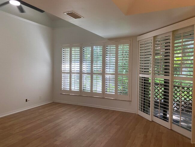 Building Photo - 5260 SE Seascape Way