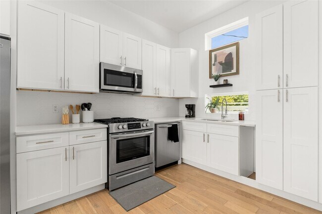 Foto del edificio - 4223 Delano Pl