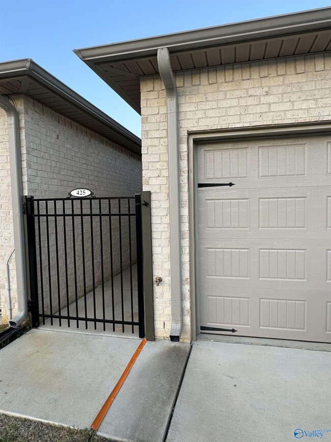 Foto del edificio - 425 Ronnie Drive SE