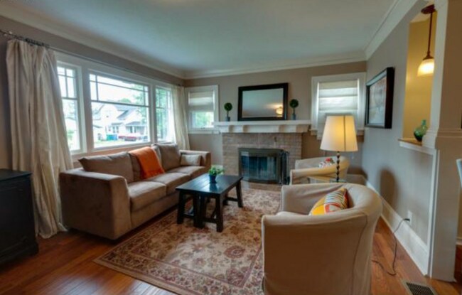 Sala de estar - 925 NE 79th Ave