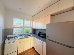 Building Photo - 315 W 28th St