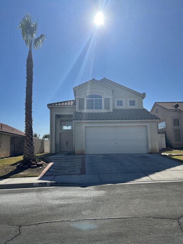 Foto principal - 7241 Steeple Ridge Dr