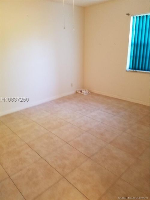 Building Photo - 3734 N University Dr