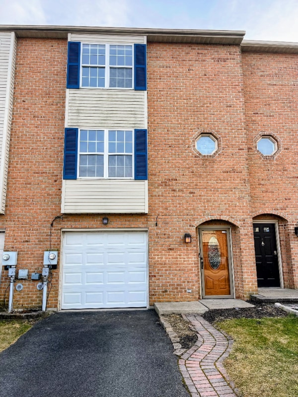Primary Photo - 42 Corriere Rd