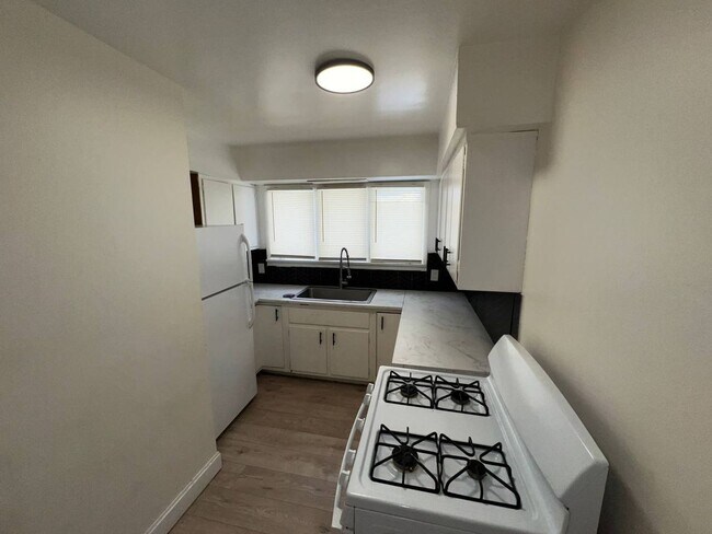 Building Photo - 3 bedroom 1.5 bath Single Family Home | CMHA Section 8 and EDEN Welcomed