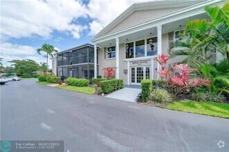 Building Photo - 9000 Jacaranda Ln