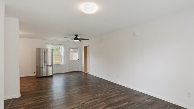Foto del edificio - 3132 Fields Dr
