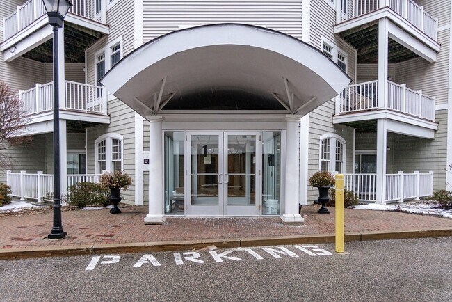 Building Photo - 614 Pond St