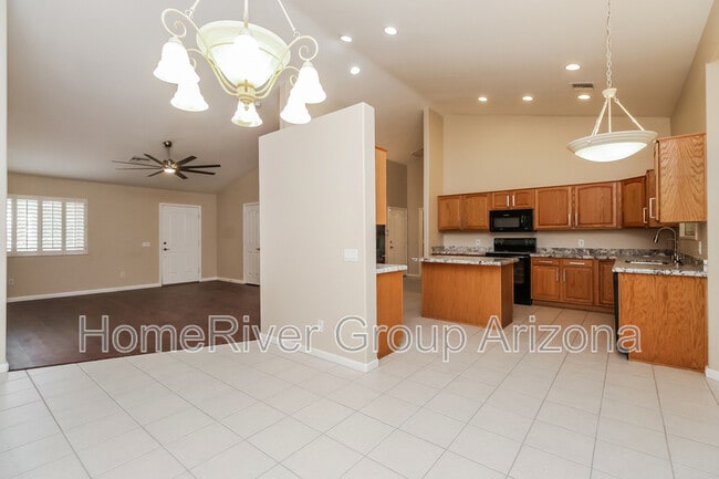 Building Photo - 7002 E Exmoor Dr