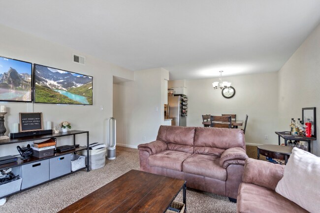 Building Photo - 230 E Highline Cir