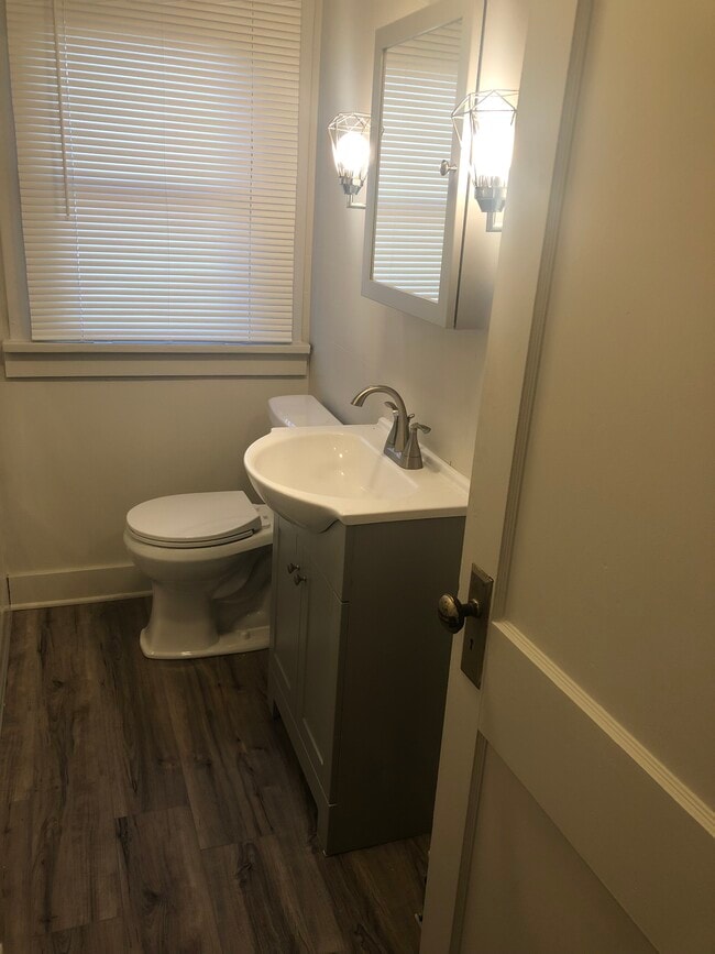 Building Photo - 807 Washington Ave