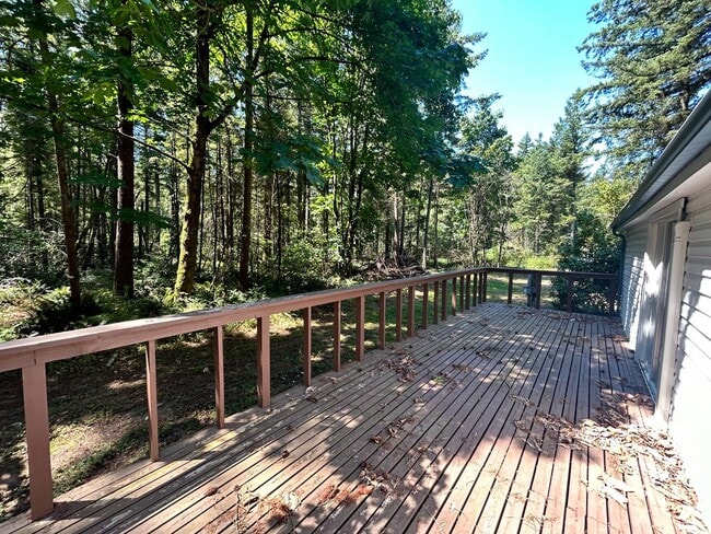 Building Photo - 2 Bedroom, 1.5 Bathroom Mobile Home in Eve...