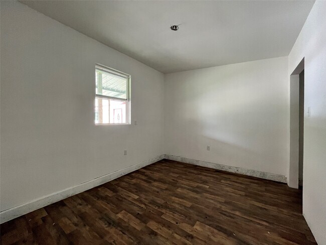 Foto del edificio - 5104 39th St E