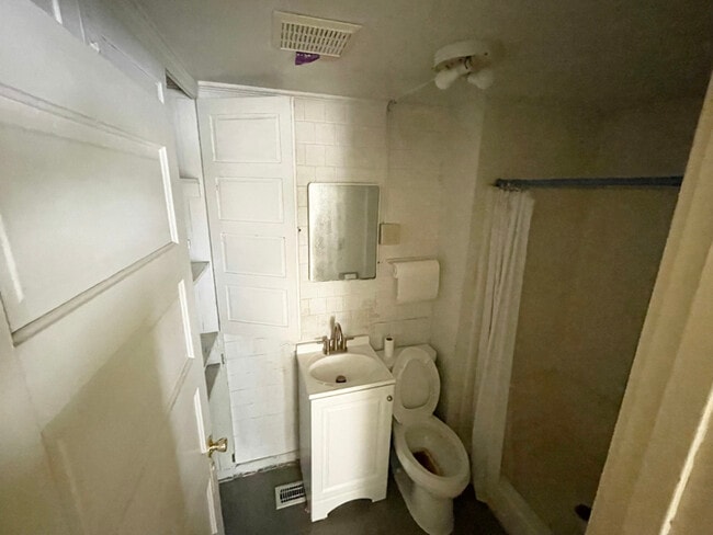 Building Photo - 1546 Tecumseh St