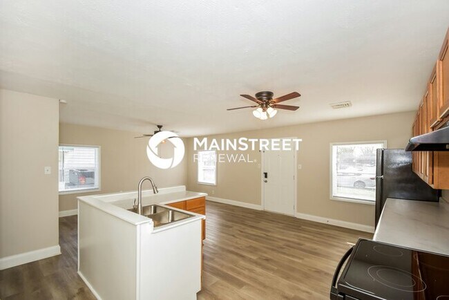 Building Photo - 3 Bedroom Pet-Friendly Home in Indianapolis, IN with Main Street Renewal