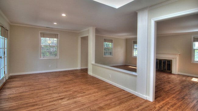 Building Photo - 2121 Middlefield Rd