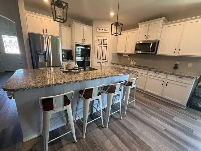 Foto del edificio - BEAUTIFUL 4-bedroom 2-bathroom home! !!HALF OFF 1ST MONTH!!