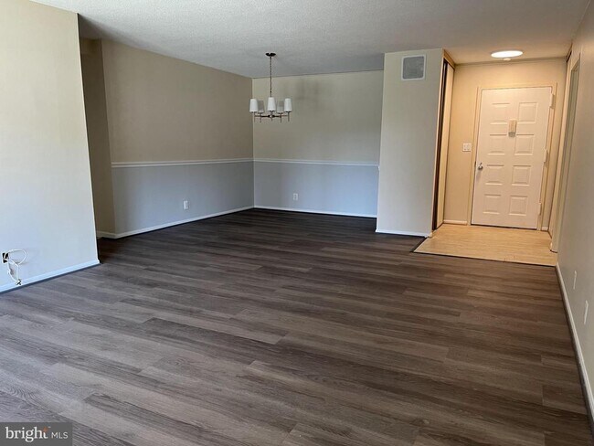Foto del edificio - 8350 Greensboro Dr