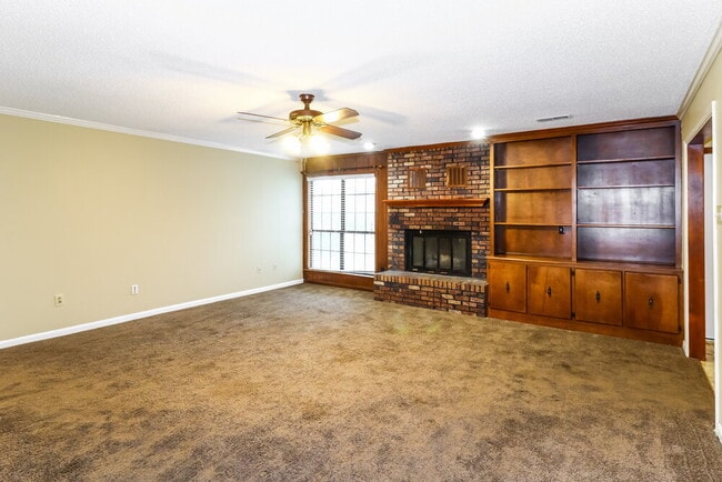 Foto del edificio - 928 Pheasant Hollow Dr