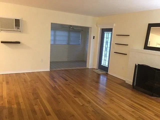 Primary Photo - 500 Mendoza Ave