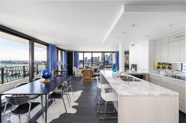 Foto del edificio - 555 NE 15th St