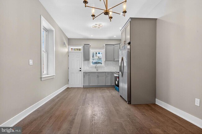 Building Photo - 34 W Sharpnack St