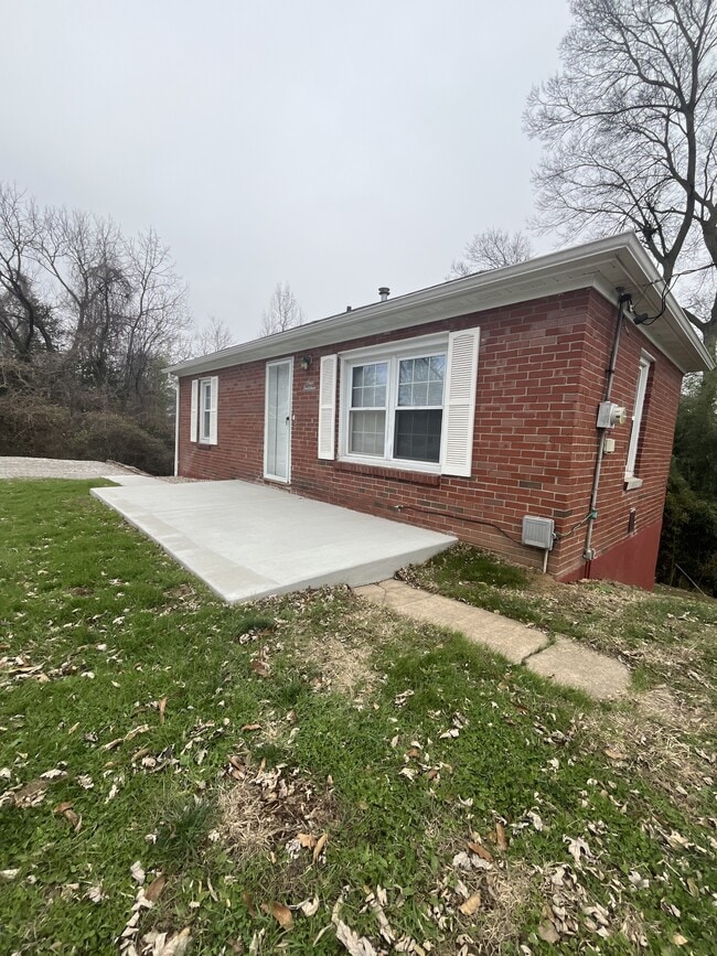 Foto del edificio - 114 Moffett Ave