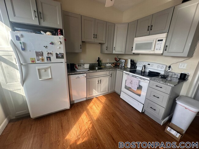 Building Photo - 96 Marcella St