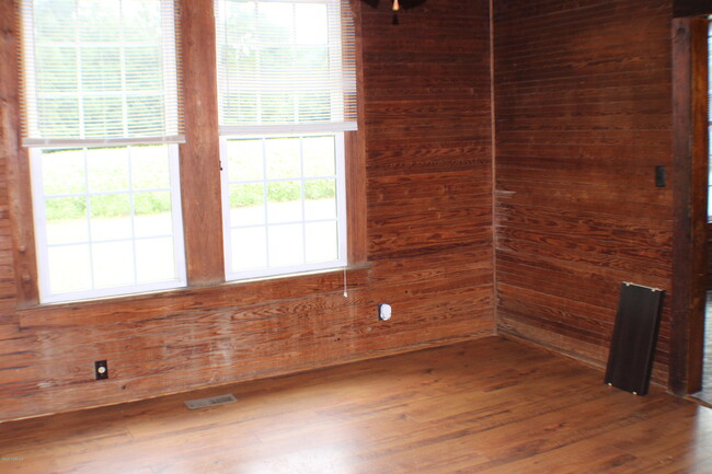Building Photo - 3035 Sandy Run Rd