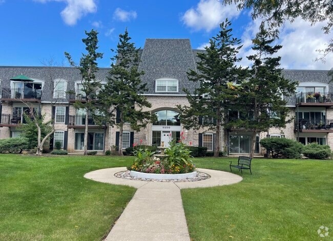 Building Photo - 5400 Carriageway Dr