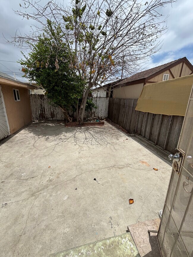 Building Photo - 1034 Ronan Ave