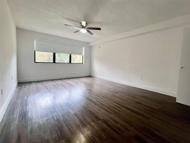 Building Photo - 19455 Ave