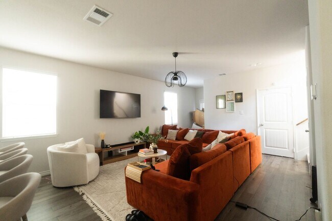 Building Photo - 5533 Topwater Trl