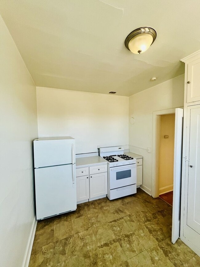 Building Photo - Charming Studio Unit for Lease in Emeryvil...