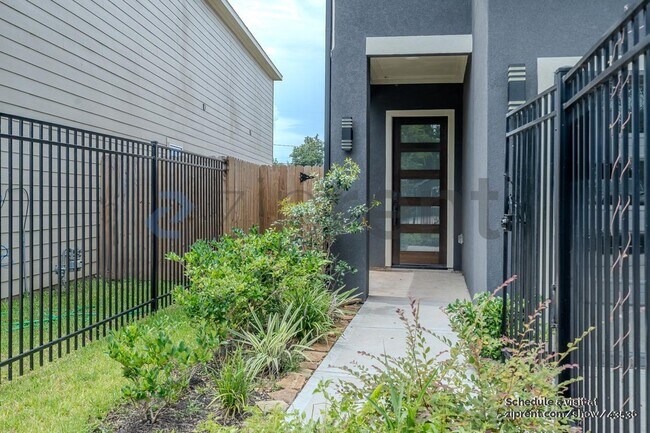 Foto del edificio - 4614 Redbud St