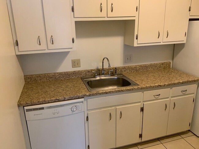 Interior Photo - Starland 2002 Hickory LLC