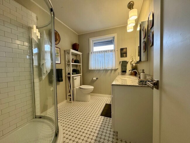 Building Photo - Charming 3 Bed/2 Bath Historic Home in Cap...