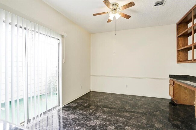 Building Photo - 800 Country Pl Dr