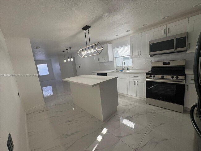 Foto del edificio - 1012 SW 25th Ave