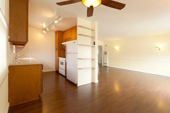 Building Photo - 10420 Tabor St