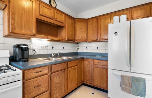 Foto del edificio - 1420 Cedarcroft Rd