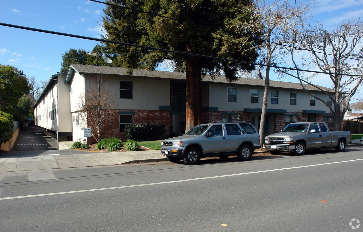 Primary Photo - Oak Manor Townhouses