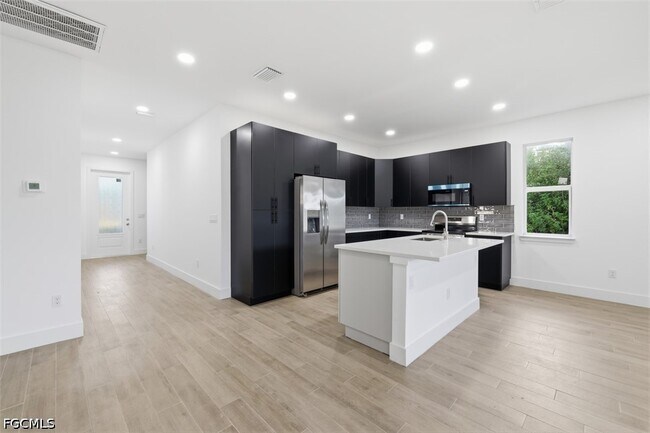 Foto del edificio - 500 Sunset Rd N